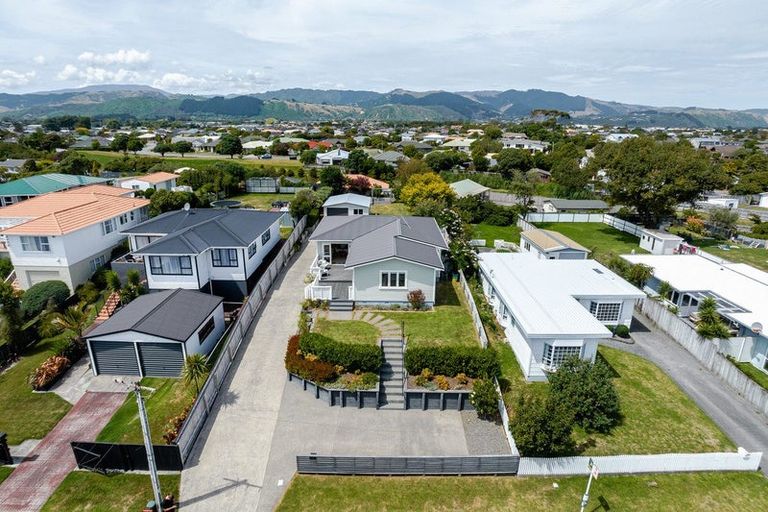 Photo of property in 38 Gray Avenue, Paraparaumu Beach, Paraparaumu, 5032