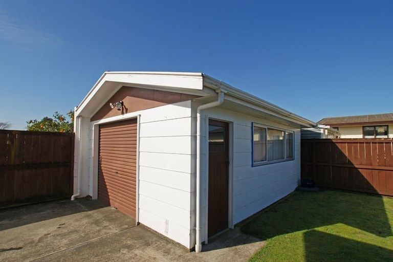 Photo of property in 9 Oak Avenue, Nawton, Hamilton, 3200