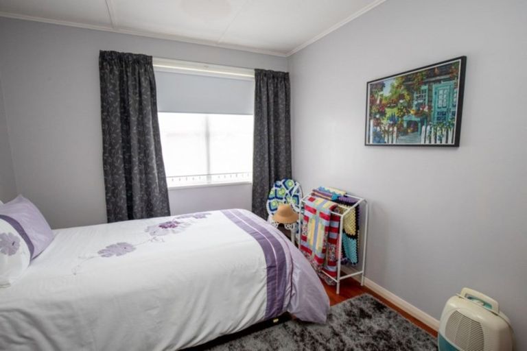 Photo of property in 15 Hayward Road, Ngatea, 3503