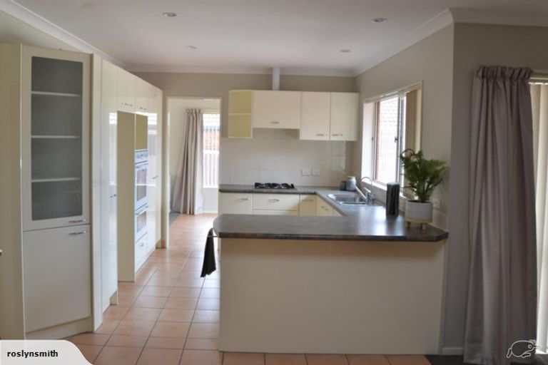 Photo of property in 16 Rathmar Drive, Manurewa, Auckland, 2105