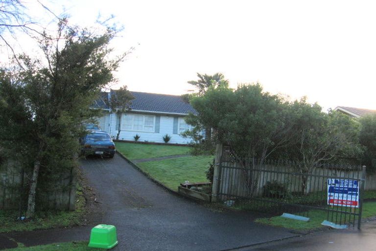 Photo of property in 20 Elsted Place, Goodwood Heights, Auckland, 2105