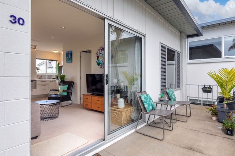 Photo of property in 1/72l Kitchener Road, Milford, Auckland, 0620