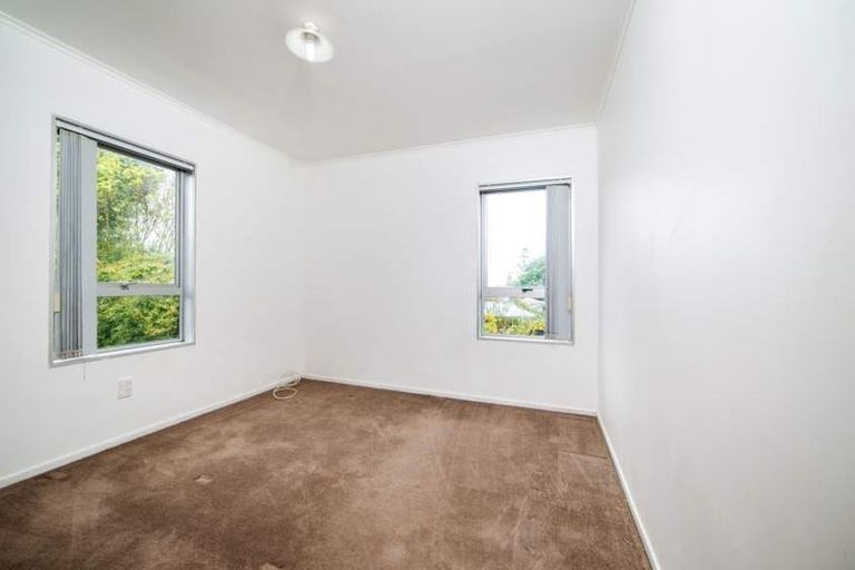 Photo of property in 33 Sunnynook Road, Forrest Hill, Auckland, 0620