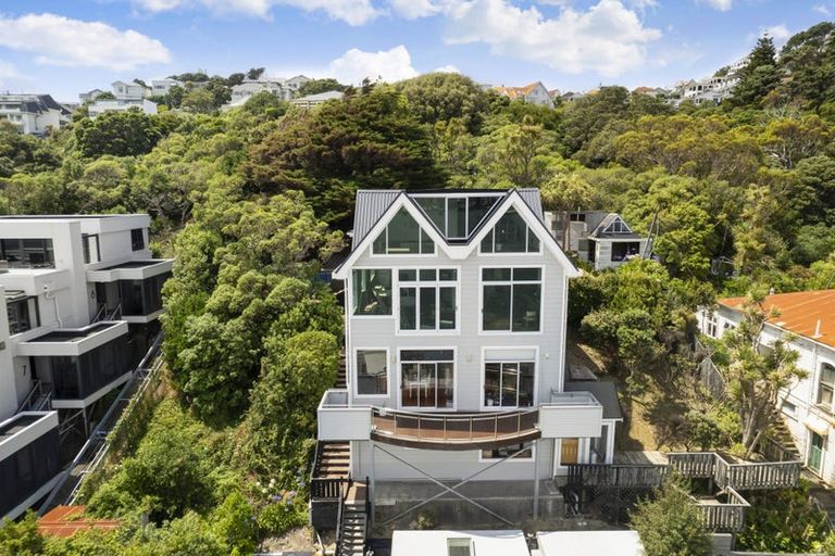 Photo of property in 1/302 Oriental Parade, Oriental Bay, Wellington, 6011