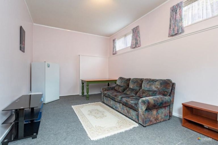 Photo of property in 16 Kinnel Grove, Papakowhai, Porirua, 5024