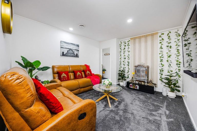 Photo of property in 2/102 Forrest Hill Road, Forrest Hill, Auckland, 0620