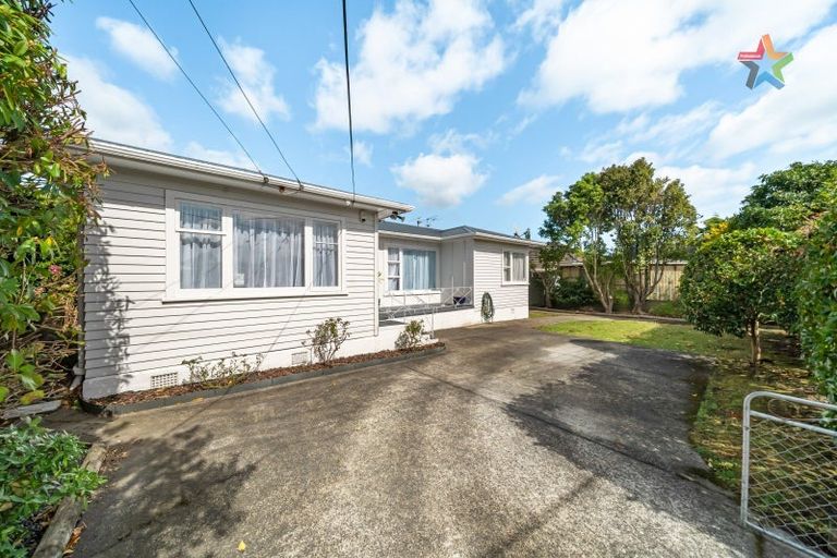 Photo of property in 33 Russell Road, Wainuiomata, Lower Hutt, 5014