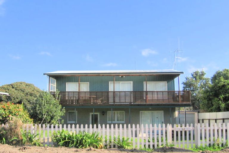 Photo of property in 84 Karewa Parade, Papamoa Beach, Papamoa, 3118