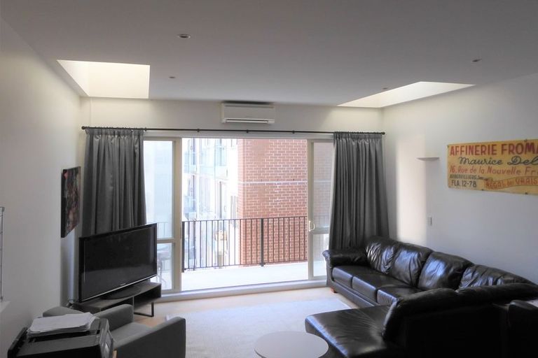 Photo of property in De Vere Apartments, 2/23 Tennyson Street, Te Aro, Wellington, 6011
