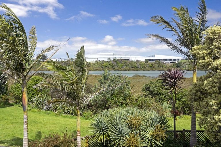 Photo of property in 12 Fremantle Place, Pakuranga Heights, Auckland, 2010