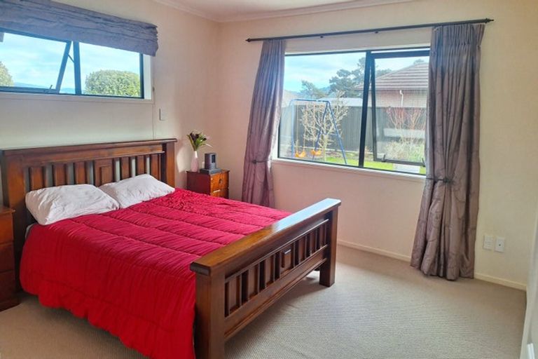 Photo of property in 48 Sunstone Crescent, Brown Owl, Upper Hutt, 5018