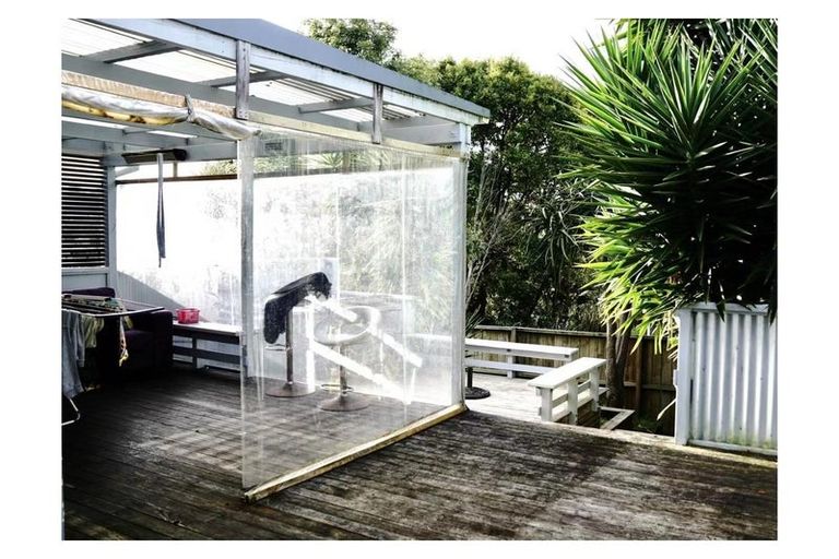 Photo of property in 12 Parrs Cross Road, Henderson, Auckland, 0612