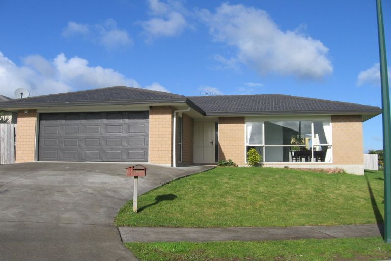 Photo of property in 1 Campile Close, East Tamaki, Auckland, 2016