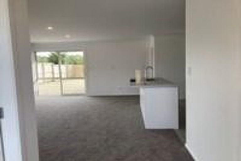 Photo of property in 30 Regis Park Drive, Pukekohe, 2120