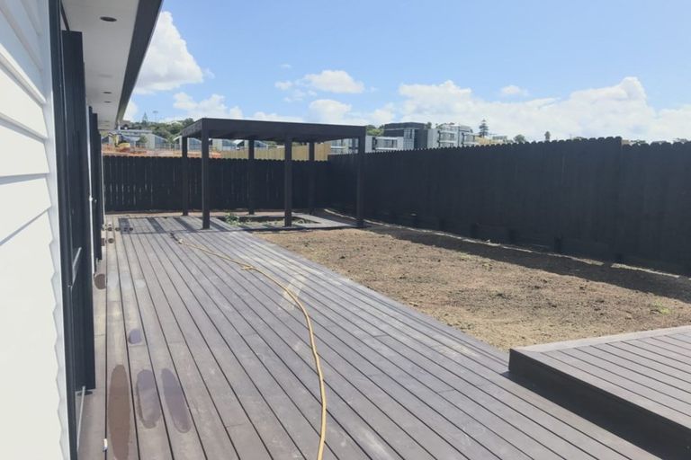 Photo of property in 66 Symes Drive, Red Beach, 0932