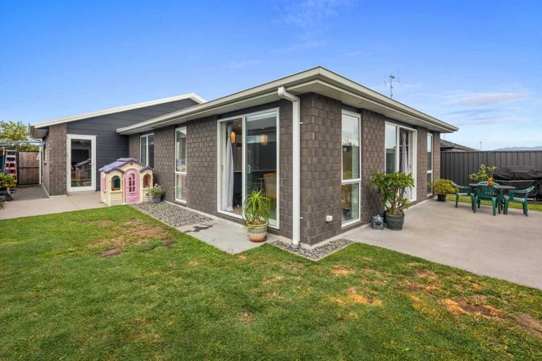 Photo of property in 10 Pioneer Crescent, Omokoroa, 3114