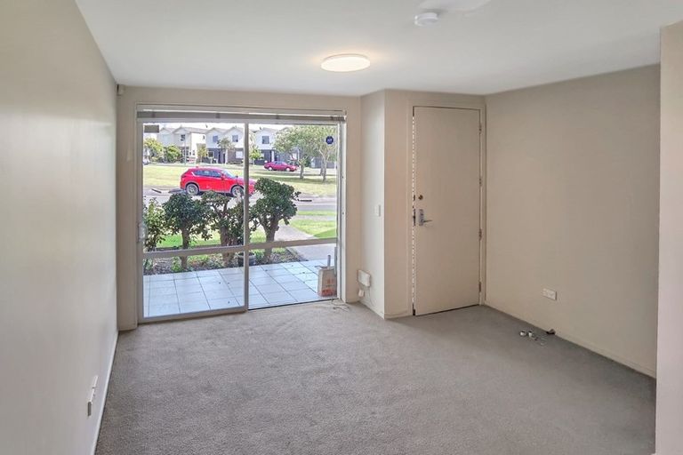 Photo of property in 15 Opito Way, East Tamaki, Auckland, 2013