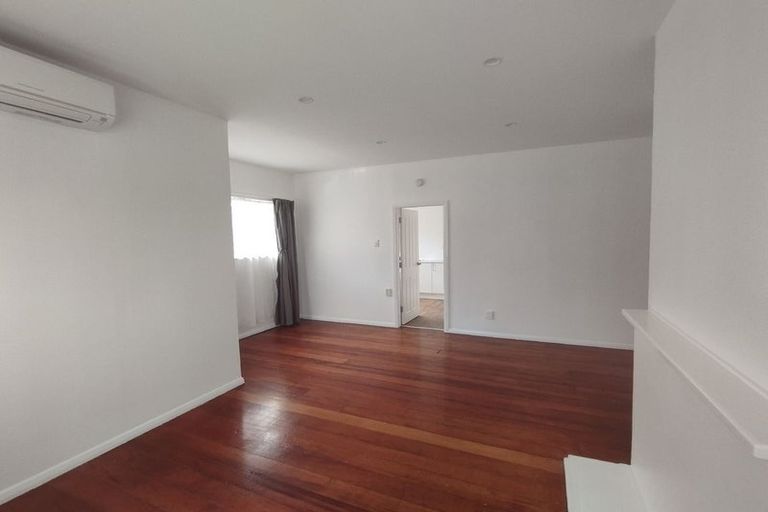 Photo of property in 114 Cambridge Terrace, Fairfield, Lower Hutt, 5011