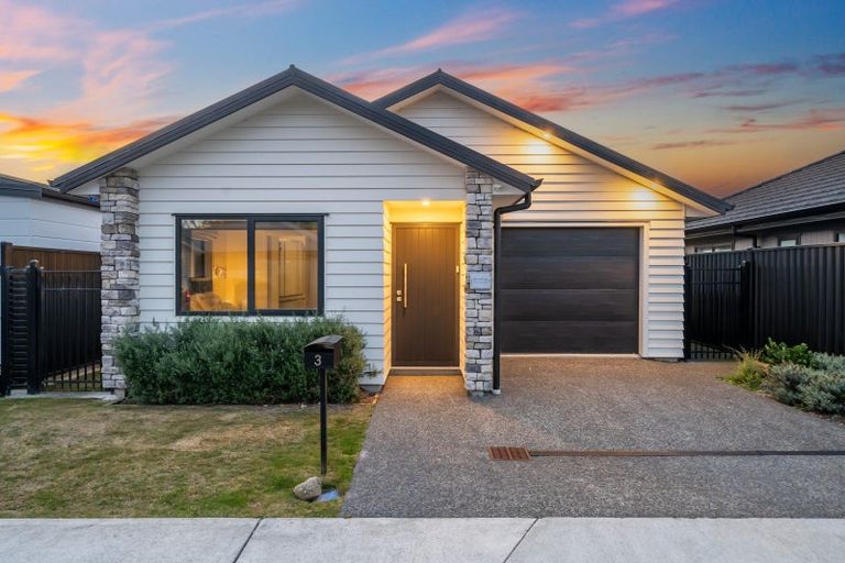 Photo of property in 3 Thornbury Lane, Timberlea, Upper Hutt, 5018