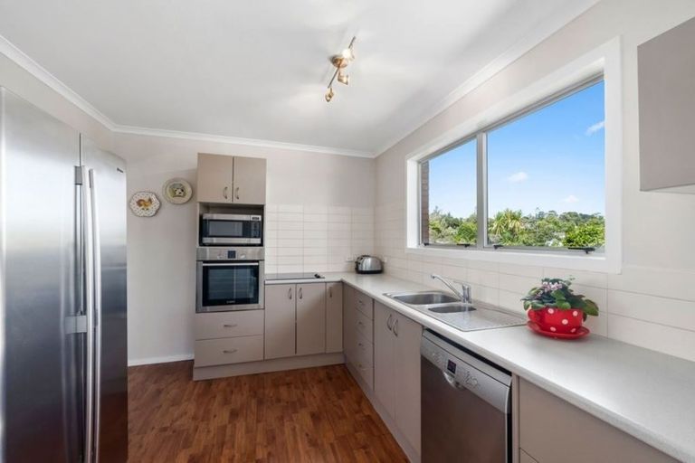Photo of property in 1/3 Bronwyn Place, Torbay, Auckland, 0630