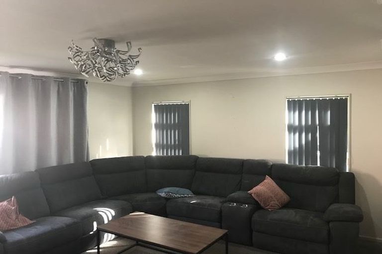 Photo of property in 13 Poppy Watts Grove, Stokes Valley, Lower Hutt, 5019