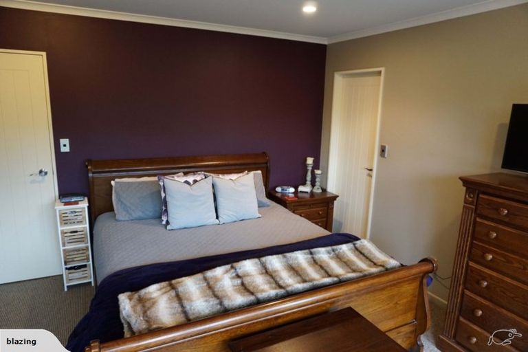 Photo of property in 15 Johnstone Drive, Fitzherbert, Palmerston North, 4410