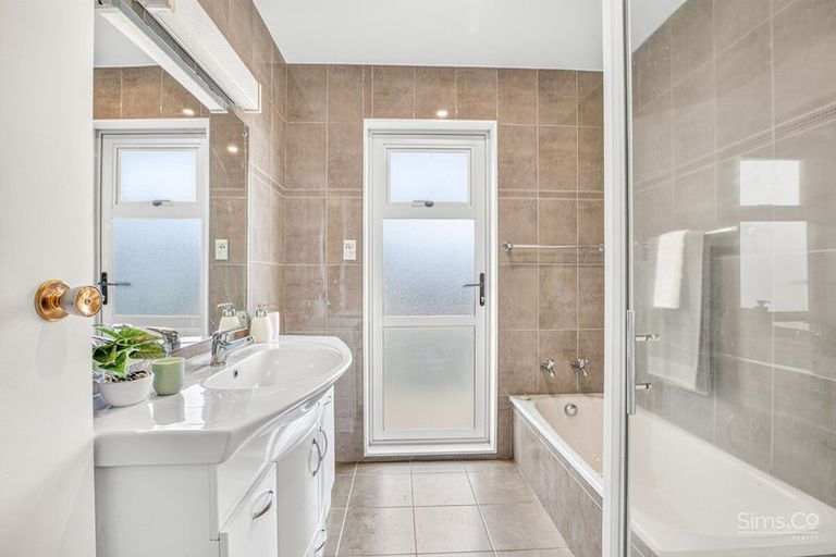 Photo of property in 18 Exeter Crescent, Springvale, Whanganui, 4501