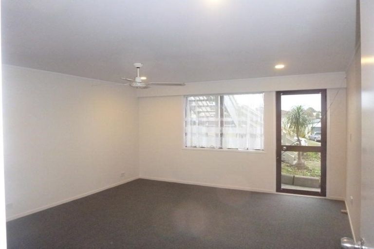 Photo of property in 12 Sumich Place, West Harbour, Auckland, 0618