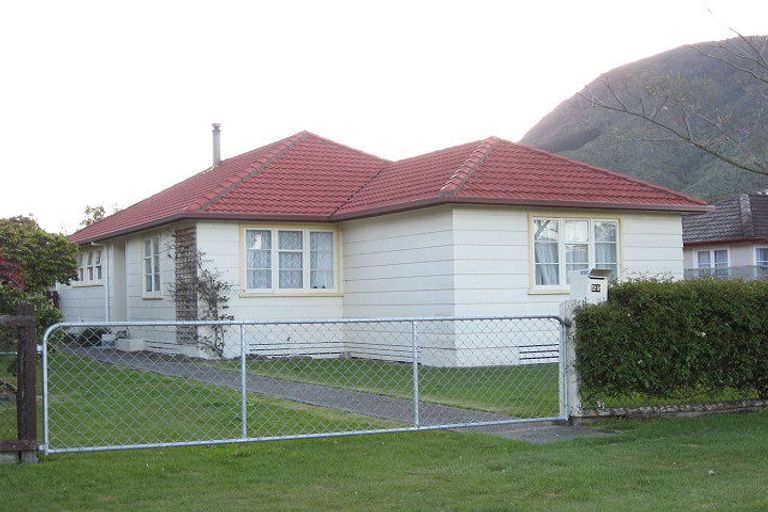 Photo of property in 29 Oxford Street, Picton, 7220