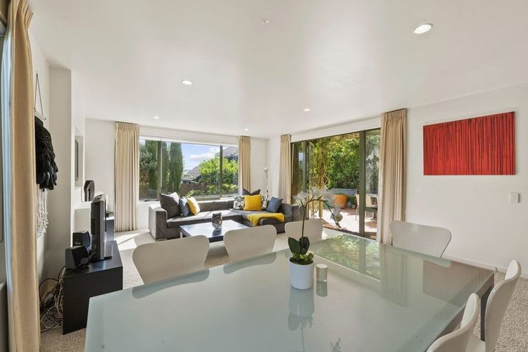 Photo of property in 2/47 Rangitoto Terrace, Milford, Auckland, 0620