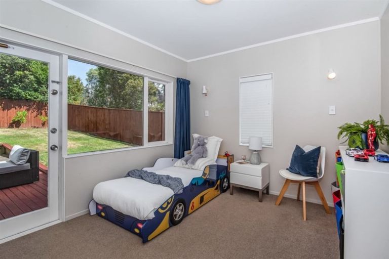 Photo of property in 72 Aberdeen Road, Campbells Bay, Auckland, 0620