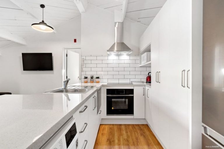 Photo of property in Metro Apartments, 18/220 Thorndon Quay, Pipitea, Wellington, 6011