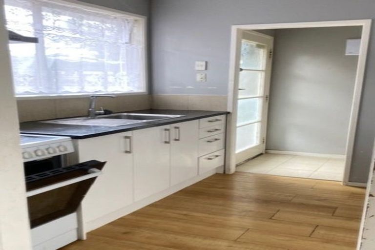 Photo of property in 28 Aarts Avenue, Manurewa, Auckland, 2102