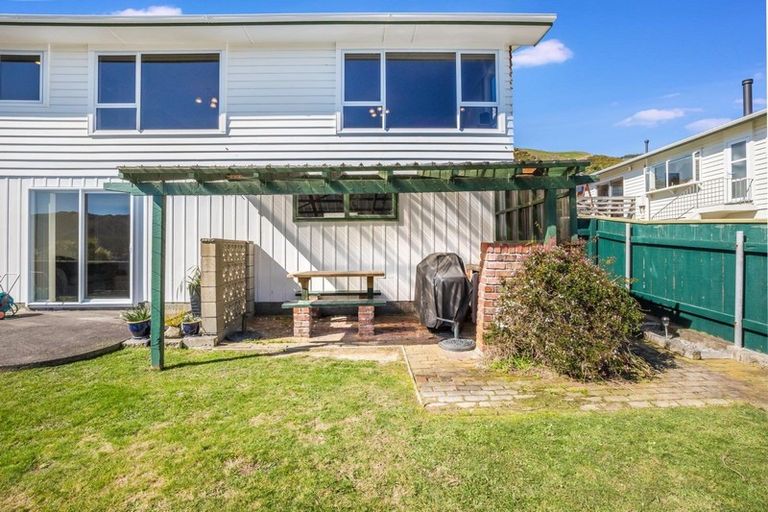 Photo of property in 2 Spicer Place, Tawa, Wellington, 5028