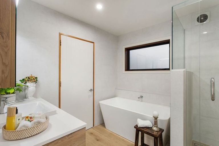 Photo of property in 114b Memorial Avenue, Burnside, Christchurch, 8053