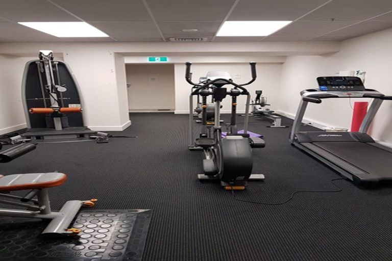 Photo of property in 2/6 Marine Parade, Mount Maunganui, 3116