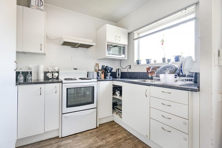 Photo of property in 102 Willowpark Road North, Hastings, 4122