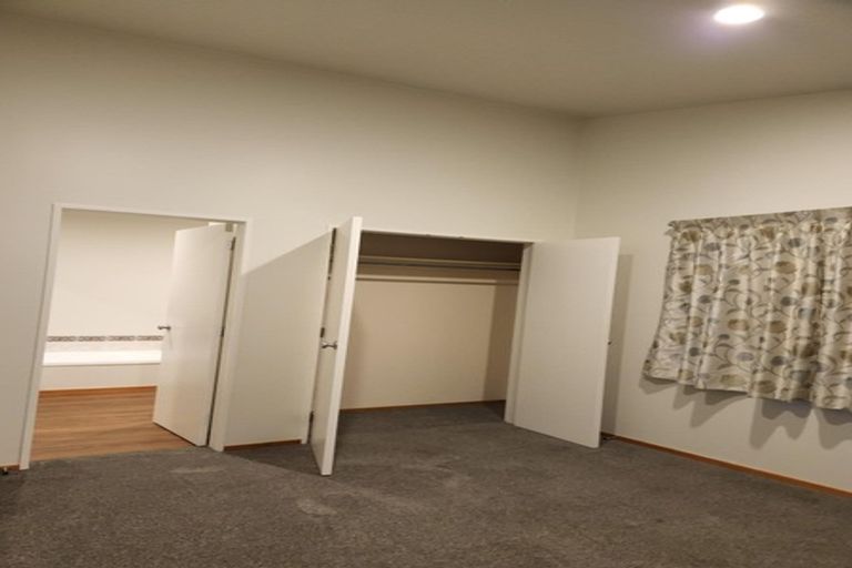 Photo of property in 14 Marina View, Paremata, Porirua, 5026