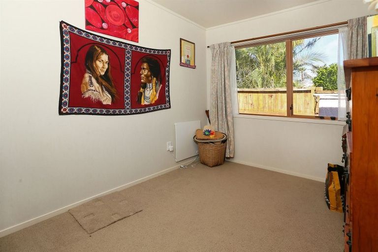 Photo of property in 2/3 Papatahi Place, Henderson, Auckland, 0610