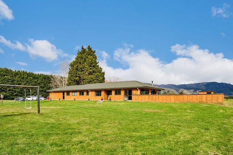 Photo of property in 12 Te Horo Beach Road, Te Horo, Otaki, 5581
