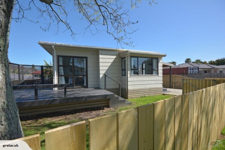 Photo of property in 2 Chalfont Street, Mangere East, Auckland, 2024