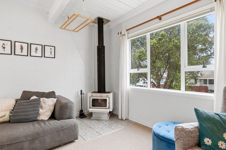 Photo of property in 116 Akaroa Drive, Maupuia, Wellington, 6022