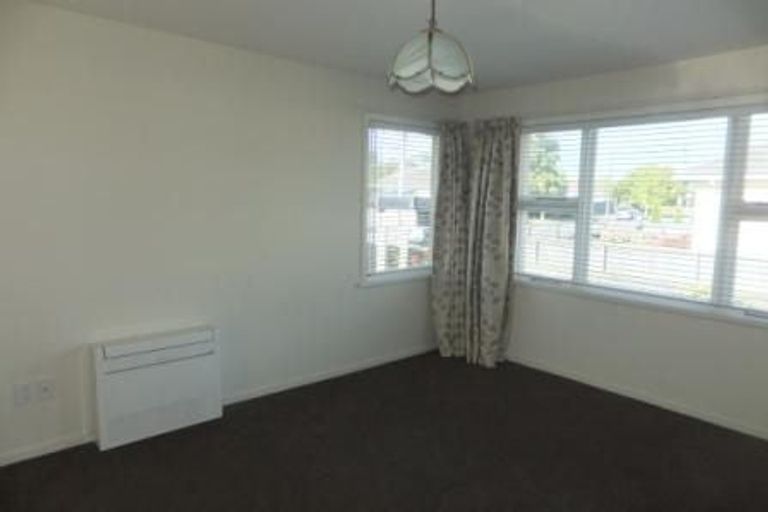 Photo of property in 11 Bideford Place, Dallington, Christchurch, 8061