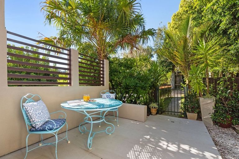 Photo of property in 2/222 Forrest Hill Road, Forrest Hill, Auckland, 0620