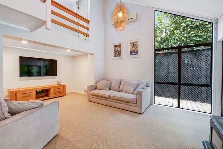 Photo of property in 7 Emery Grove, Bayview, Auckland, 0629