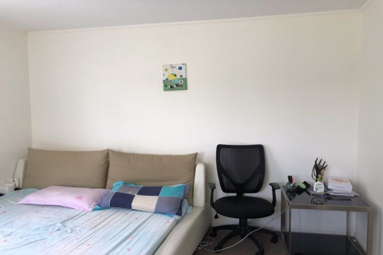 Photo of property in 16 Mallard Place, Unsworth Heights, Auckland, 0632