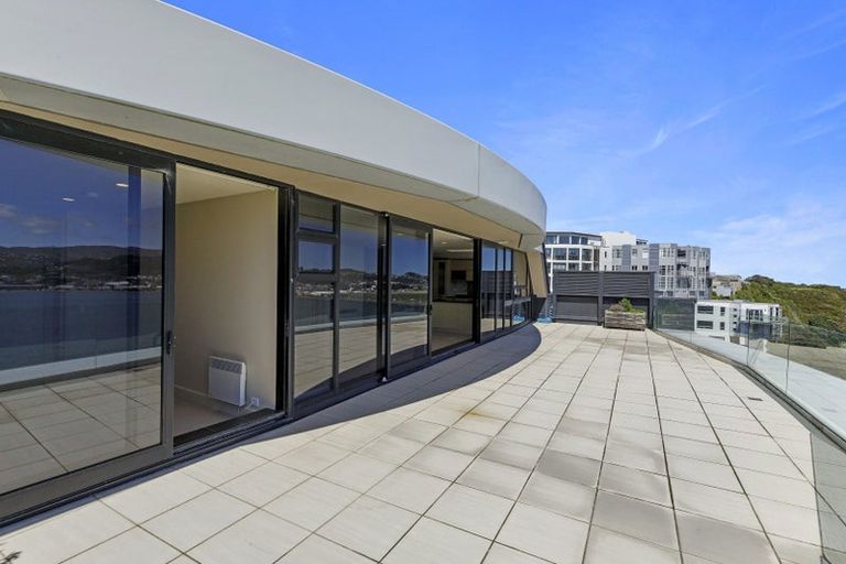 Photo of property in Shelley Bay Terraces, 23/61 Maupuia Road, Maupuia, Wellington, 6022