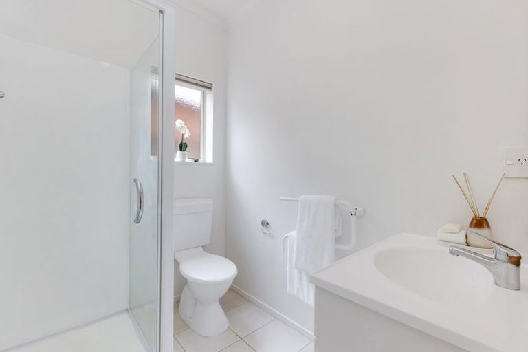 Photo of property in 20 Brashier Circle, Sunnyvale, Auckland, 0612