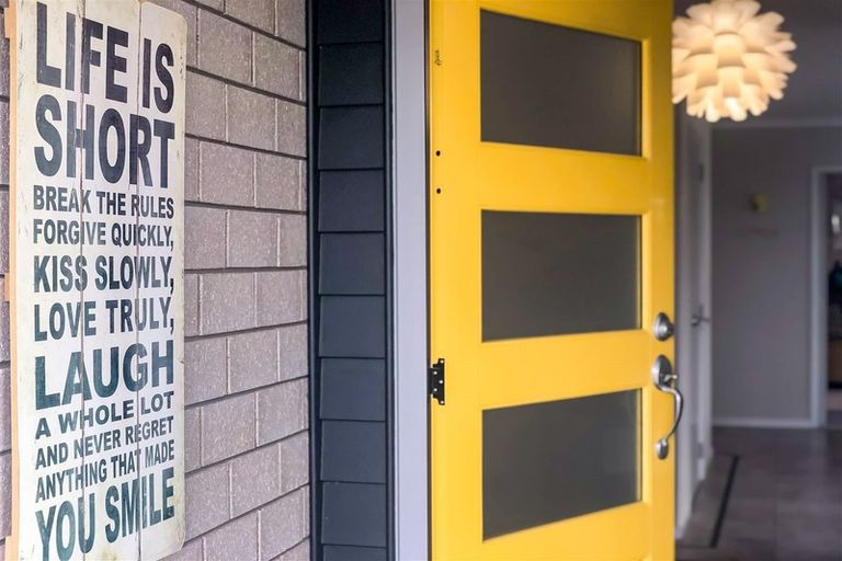 Photo of property in 14 Pearson Place, Paraparaumu, 5032