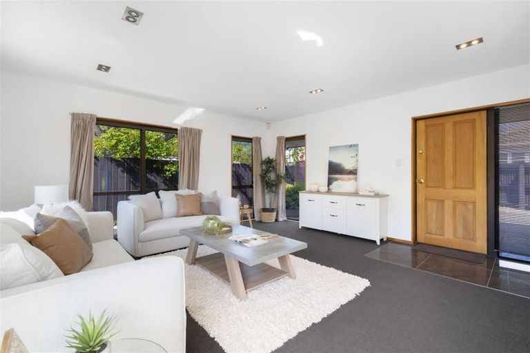 Photo of property in 2/193 Weston Road, St Albans, Christchurch, 8052